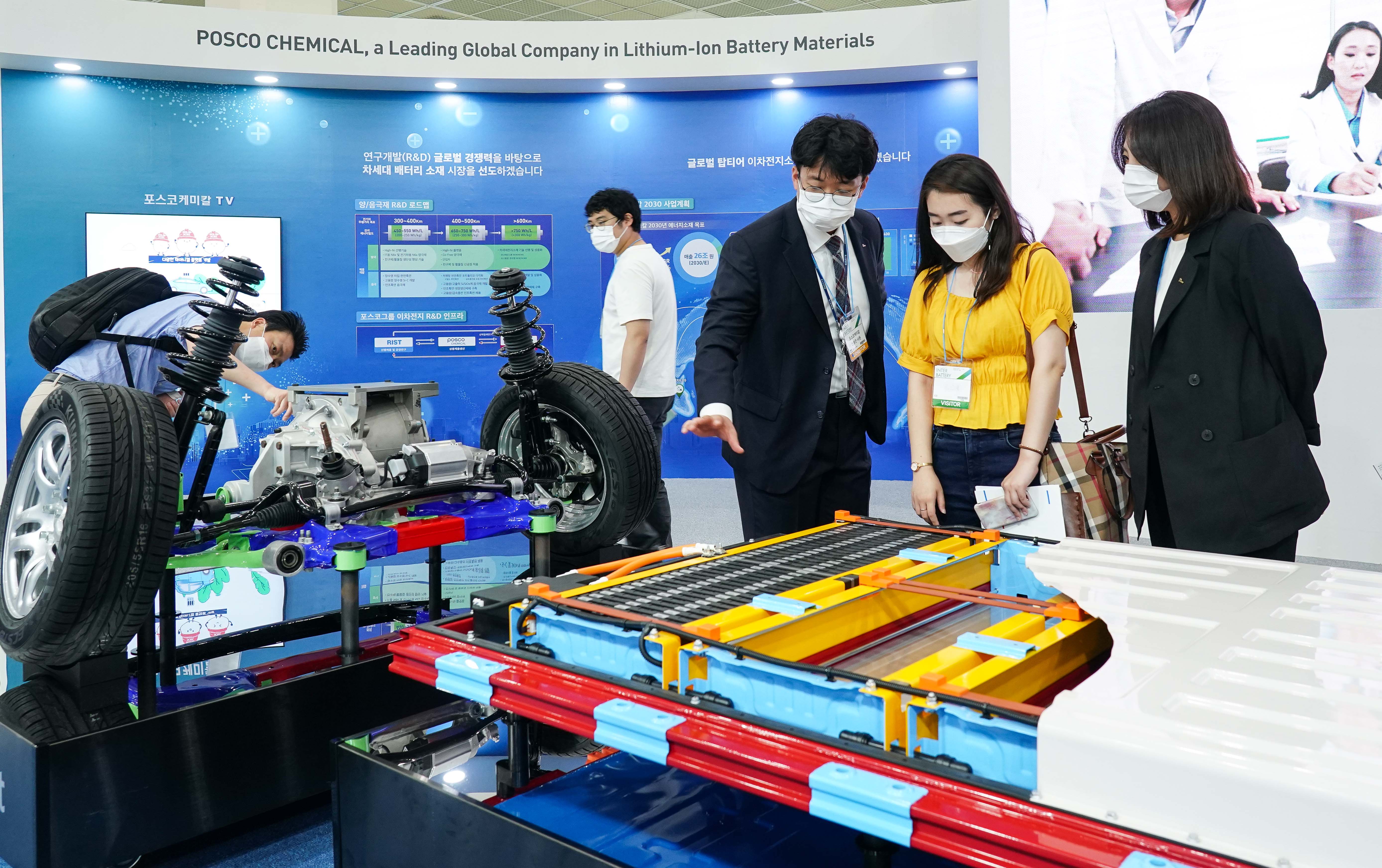 Visitors at POSCO Chemical's booth